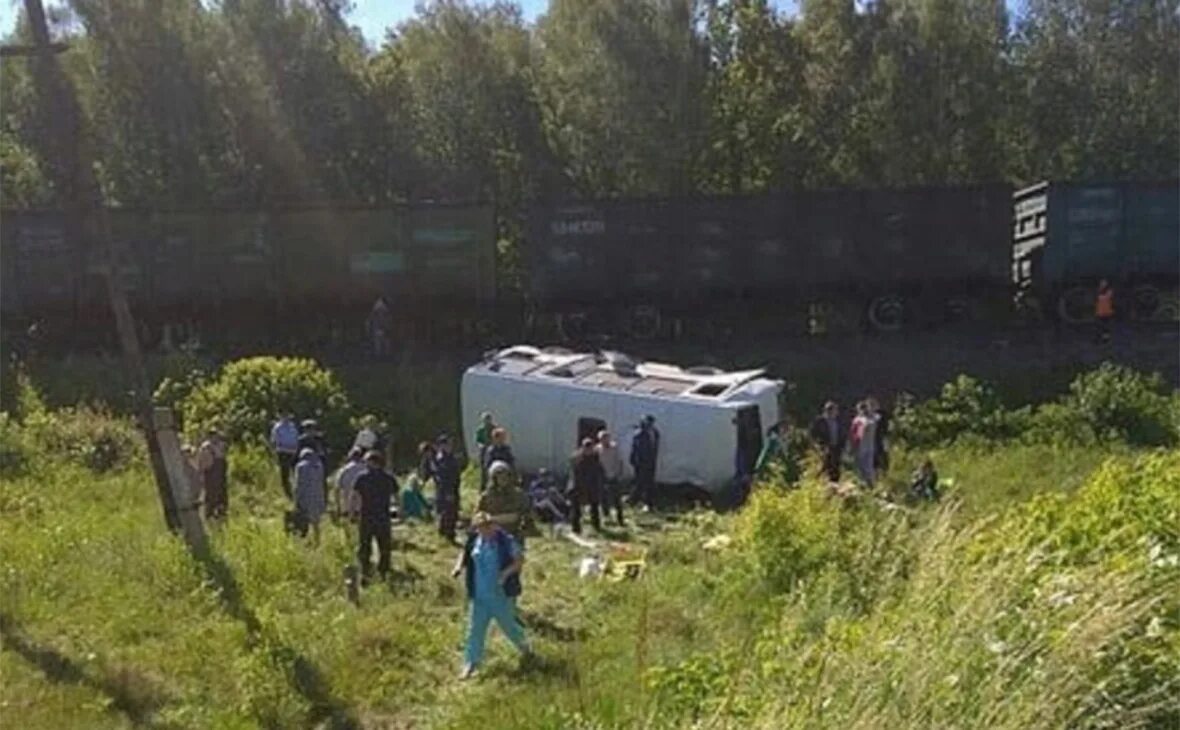 Авария в Орловской области с поездом. Столкновение поезда и автобуса фото. Мост на Гати Орловская область Лаврово. Переехал в орел