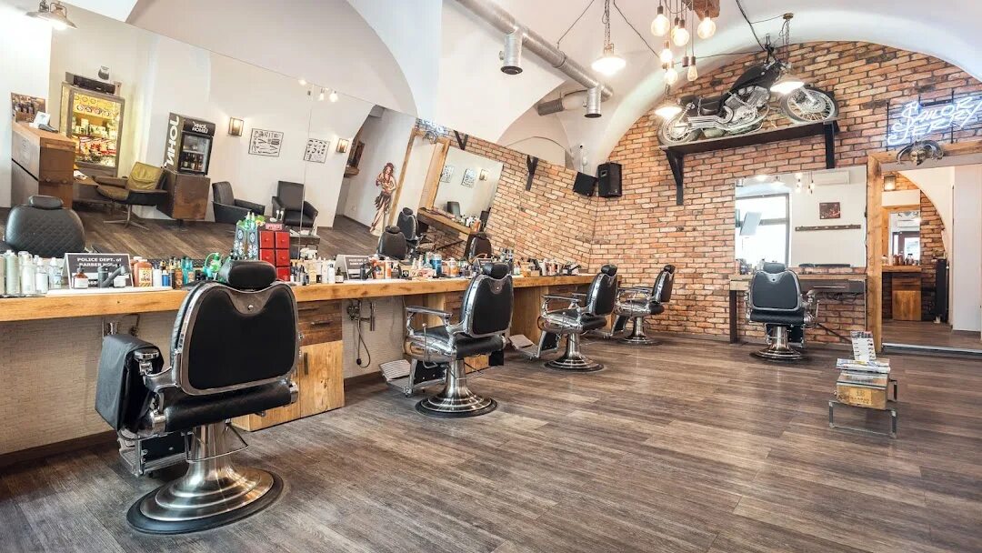 Barber house. Мариуполь барбер Хаус. Barber House Казань. Krakow Barber. Фулл Хаус барбер Кудрово Европейский 11 внутри.