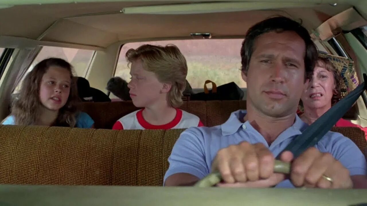 Чеви Чейз каникулы 1983. Комедия поездка. Комедия про поездку на машине. Комедия про семью на машине.