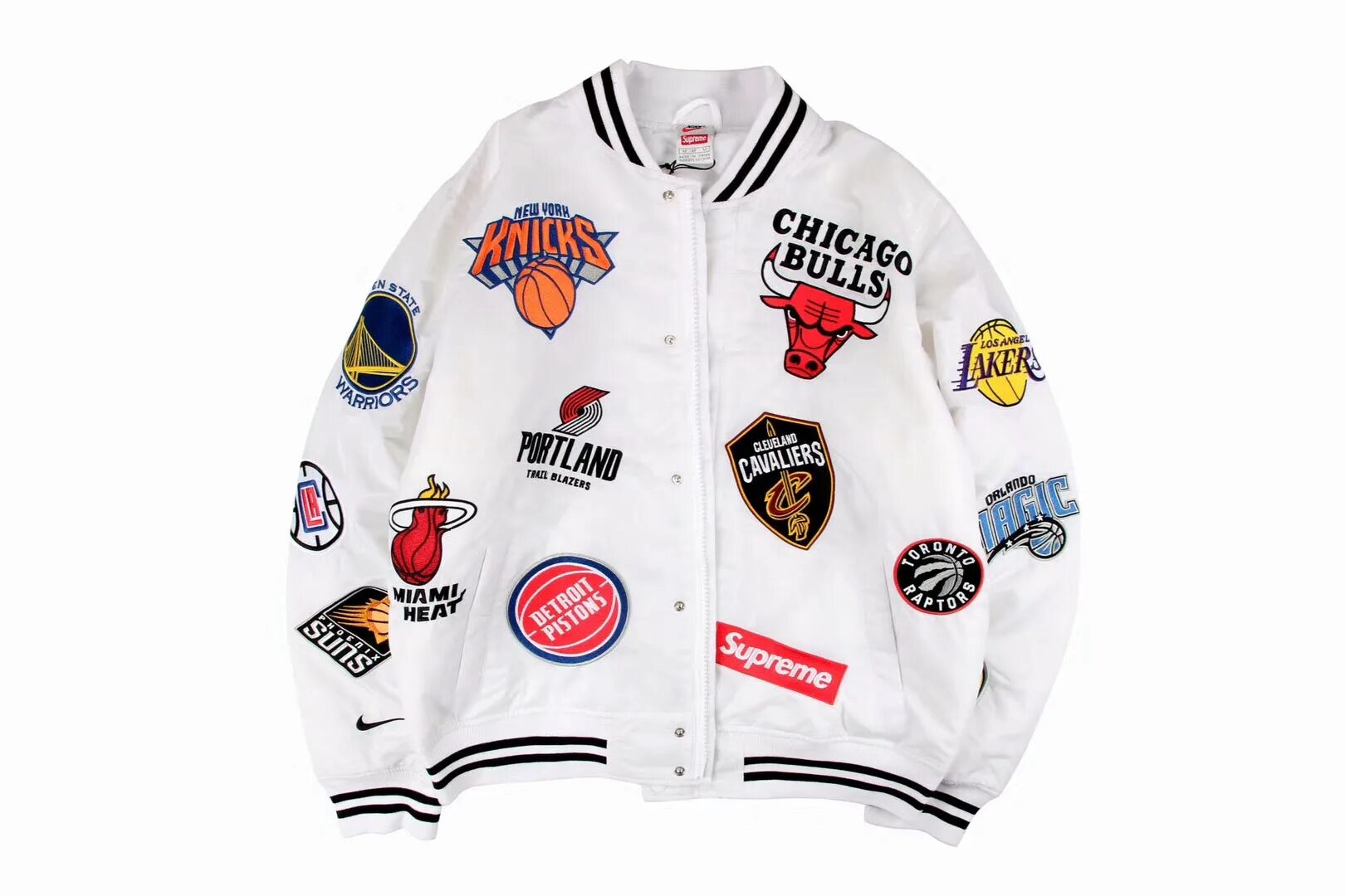 Бомбер с нашивками. Бомбер суприм и нба. бомбер найк суприм нба. nike x supreme nba бомбер. бомбер nba supreme белый.