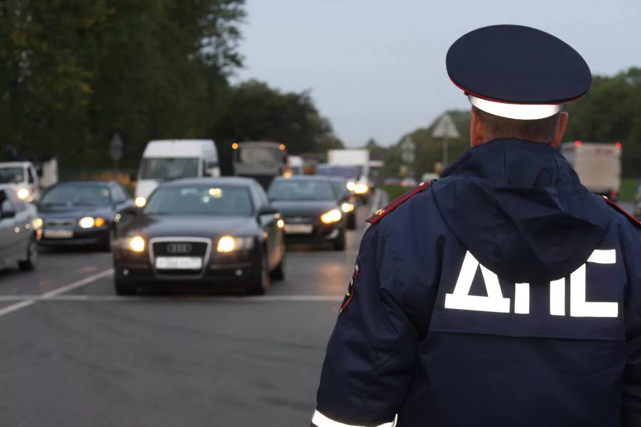 Гибдд береговая. Полиция ГАИ. Полицейский на дороге. Полицейский ГИБДД. ГИБДД фото.