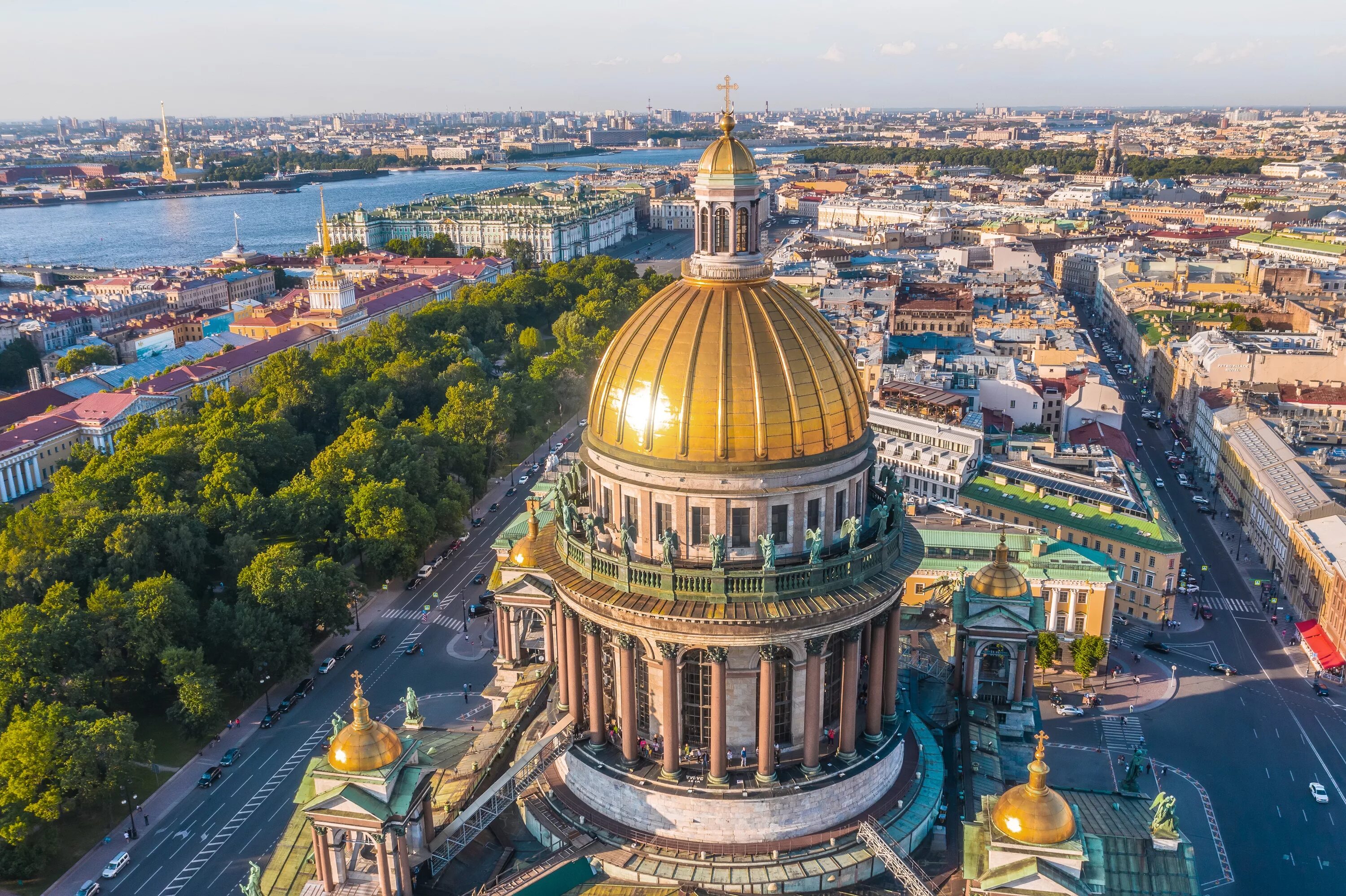 Высота Исаакиевского собора в Санкт-Петербурге.