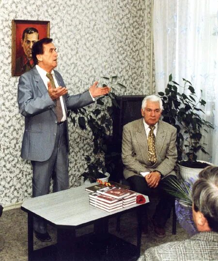 Рафаэль мустафин фото. Детская литература рафаэль. Мустафин р г. Мустафин р г. А.