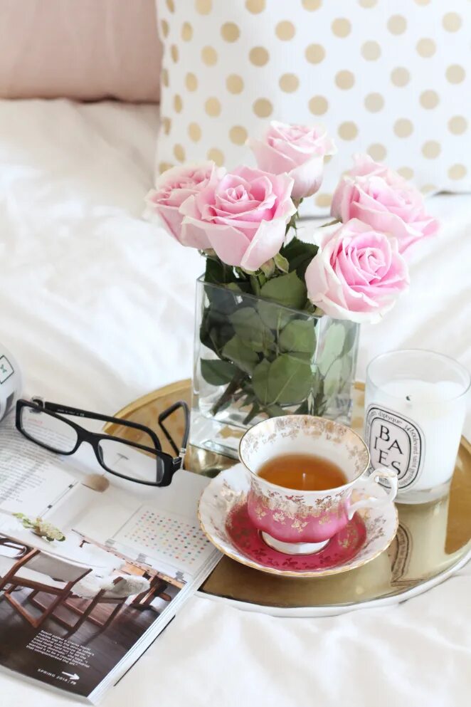 Воскресный уютный. Стильные картинки с добрым утром. Открытки с добрым утром уютные. Доброе Воскресное утро кофе. Утро чай цветы.
