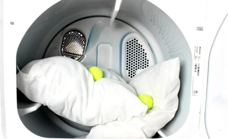 Можно стирать подушки в стиральной машине автомат. Подушки для стиральной машины. Стиральные подушечки. Сенсорные подушечки стиральная машина. Стирка подушки вручную.