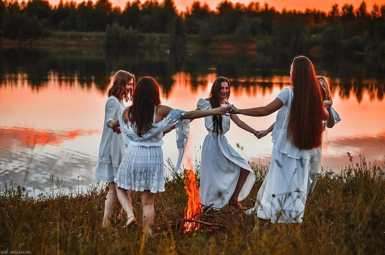 Праздник Ивана Купала венки. Фотосессия в стиле Ивана Купала. Девичник в стиле Ивана Купала. Девушки на Ивана Купала. Что делают на ивана купала