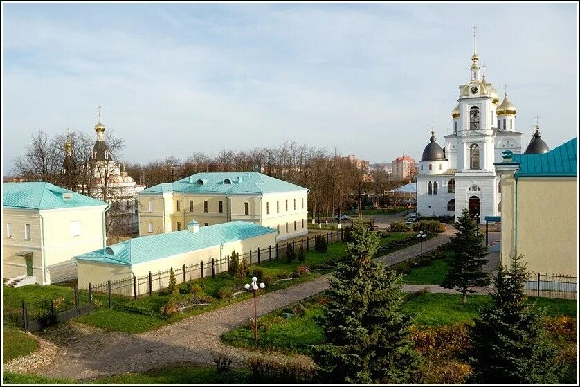 Какие есть в дмитрове. Дмитровский кремль дмитров. дмитровский кремль (музей-заповедник). дмитровский кремль в дмитрове внутри.