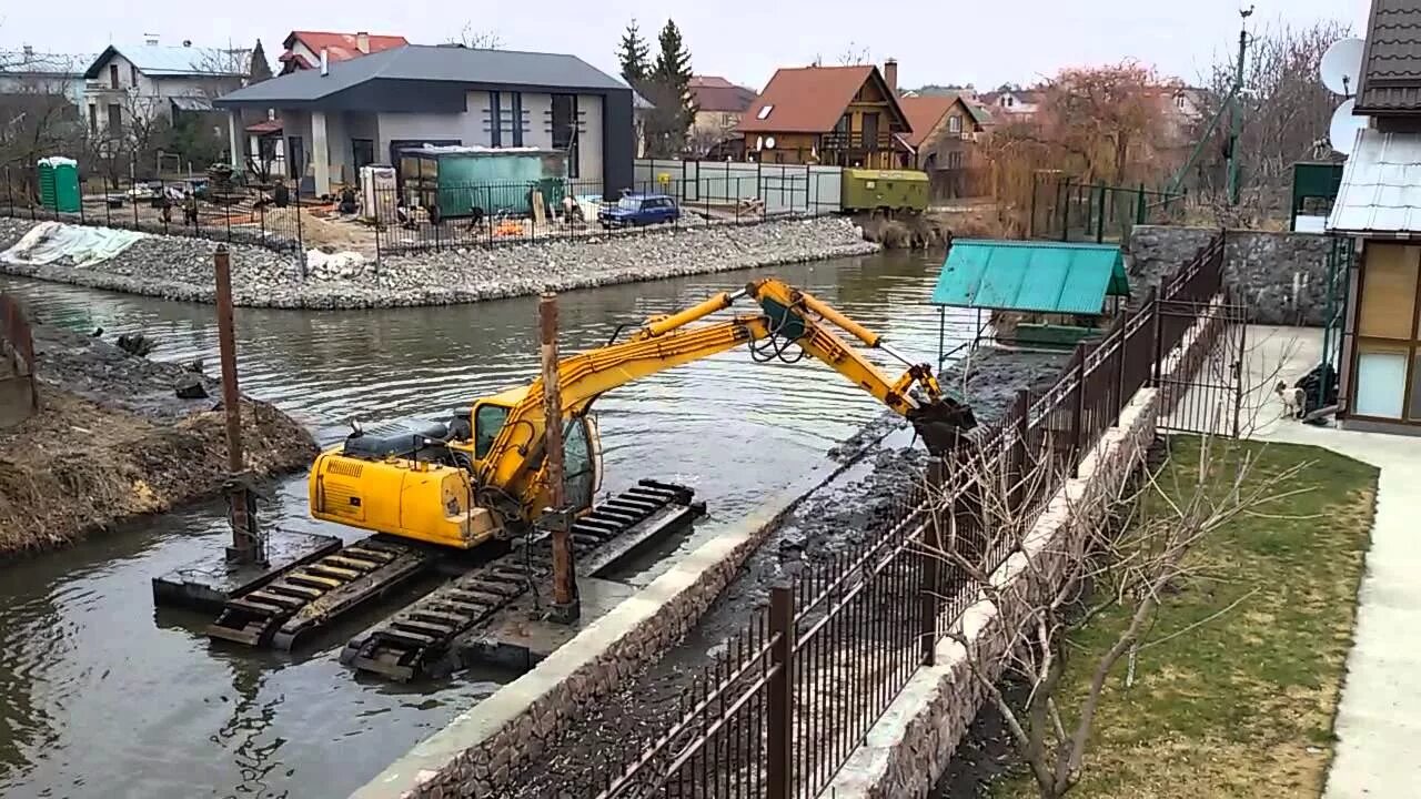 Как работает экскаватор видео. Земснаряд плавающий экскаватор. мини плавучий экскаватор. плавающий мини экскаватор. мини экскаватор для очистки водоема.