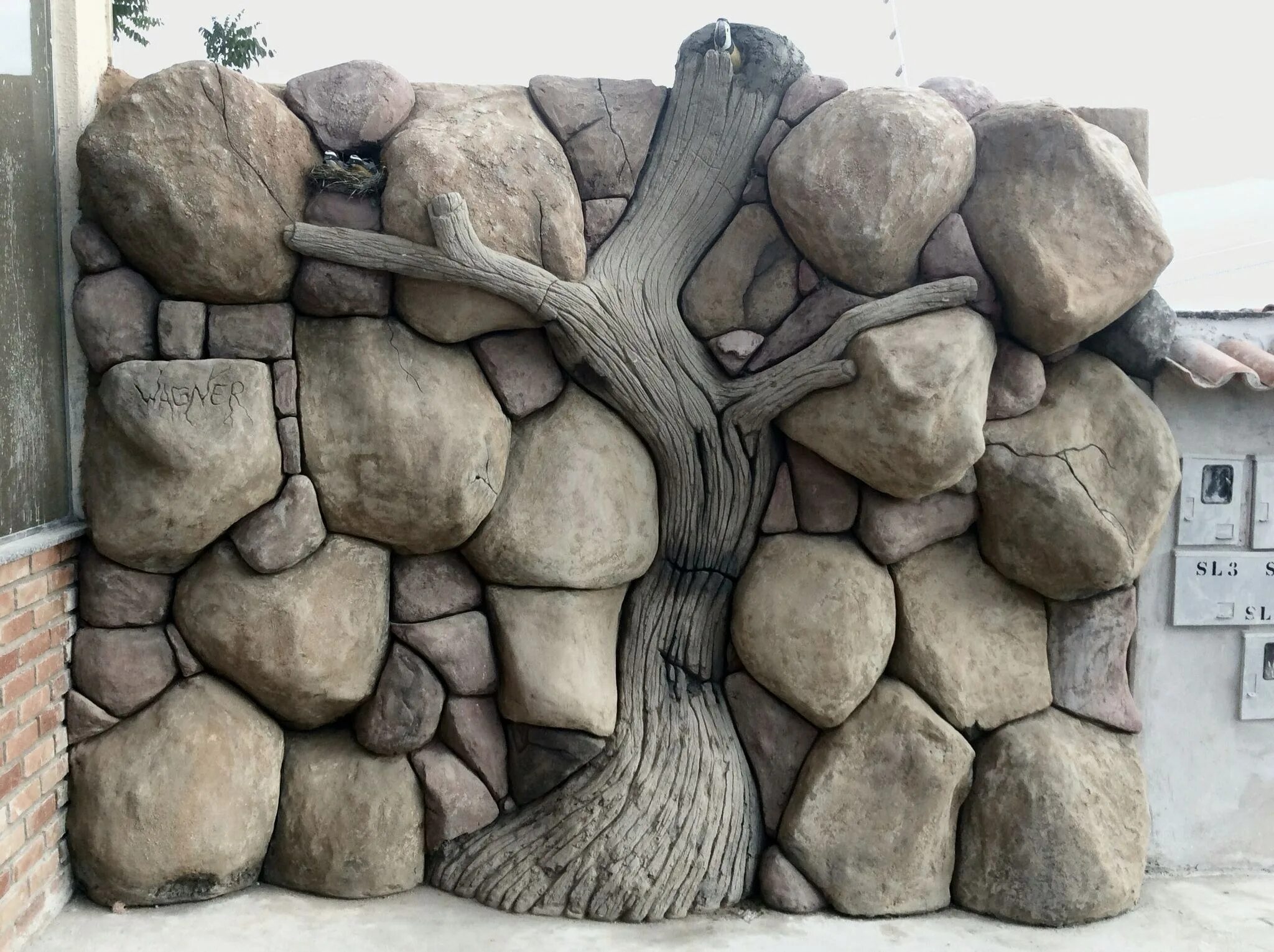 Колесников забор артбетон. Кашпо из белого цемента м600. Вазы из цемента. Декор из бетона. Камни из цемента.