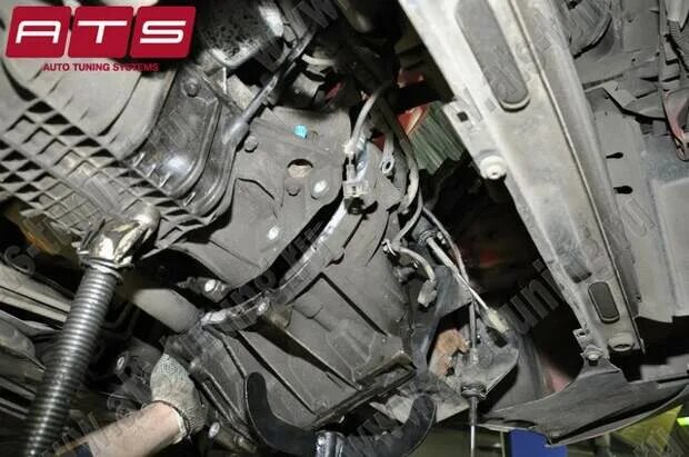 Как снять мкпп форд фокус одному Replacement of an epiploon of a rod of a gear shift in the Ford Focus 2 car