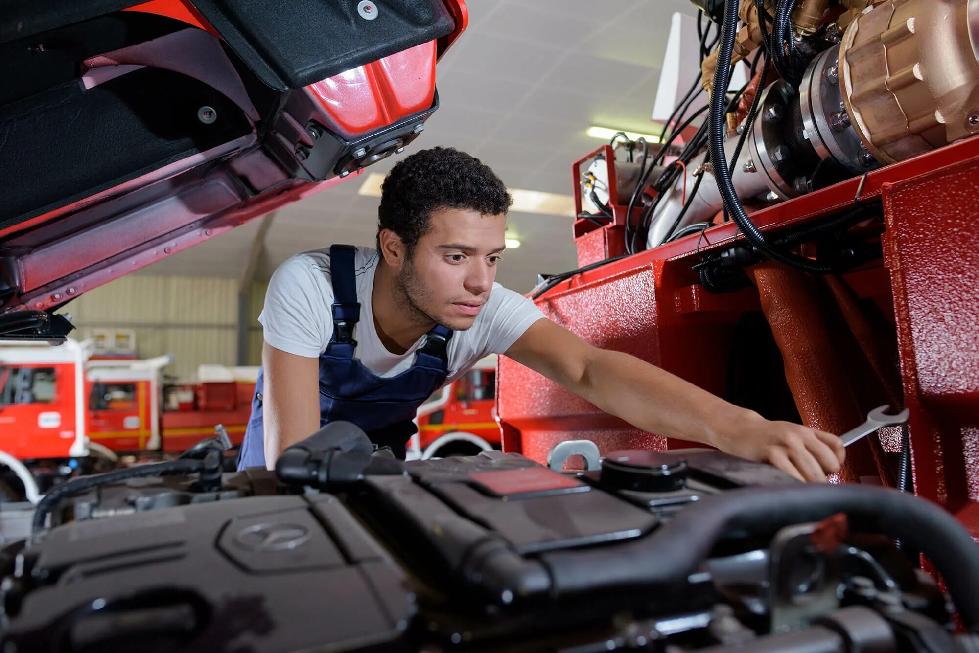 Sweety fox auto mechanic. Автомеханик. Автомеханик в Германии. Английский для автомехаников. Одежда автомеханика.