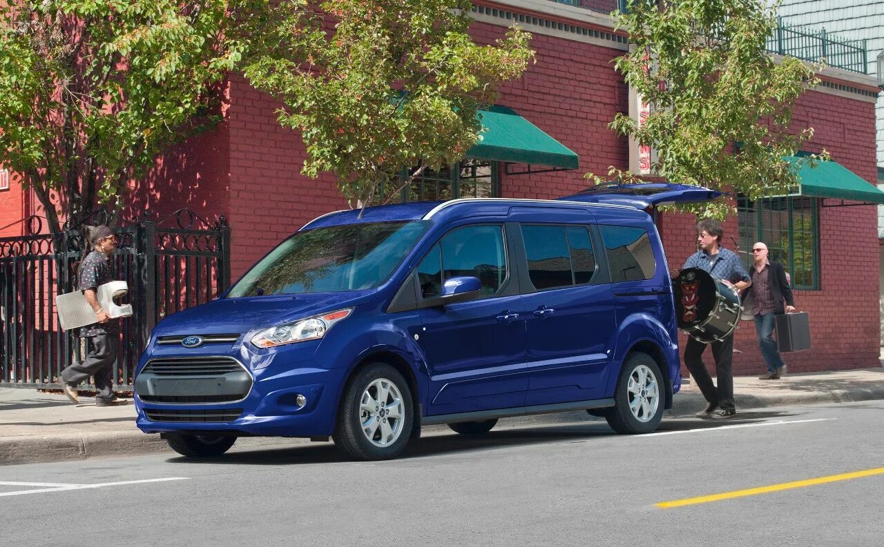 Купить форд минивэн. Ford Transit connect 2017. Ford Transit connect XLT 2017. Ford Minivan. Форд минивэн карго.