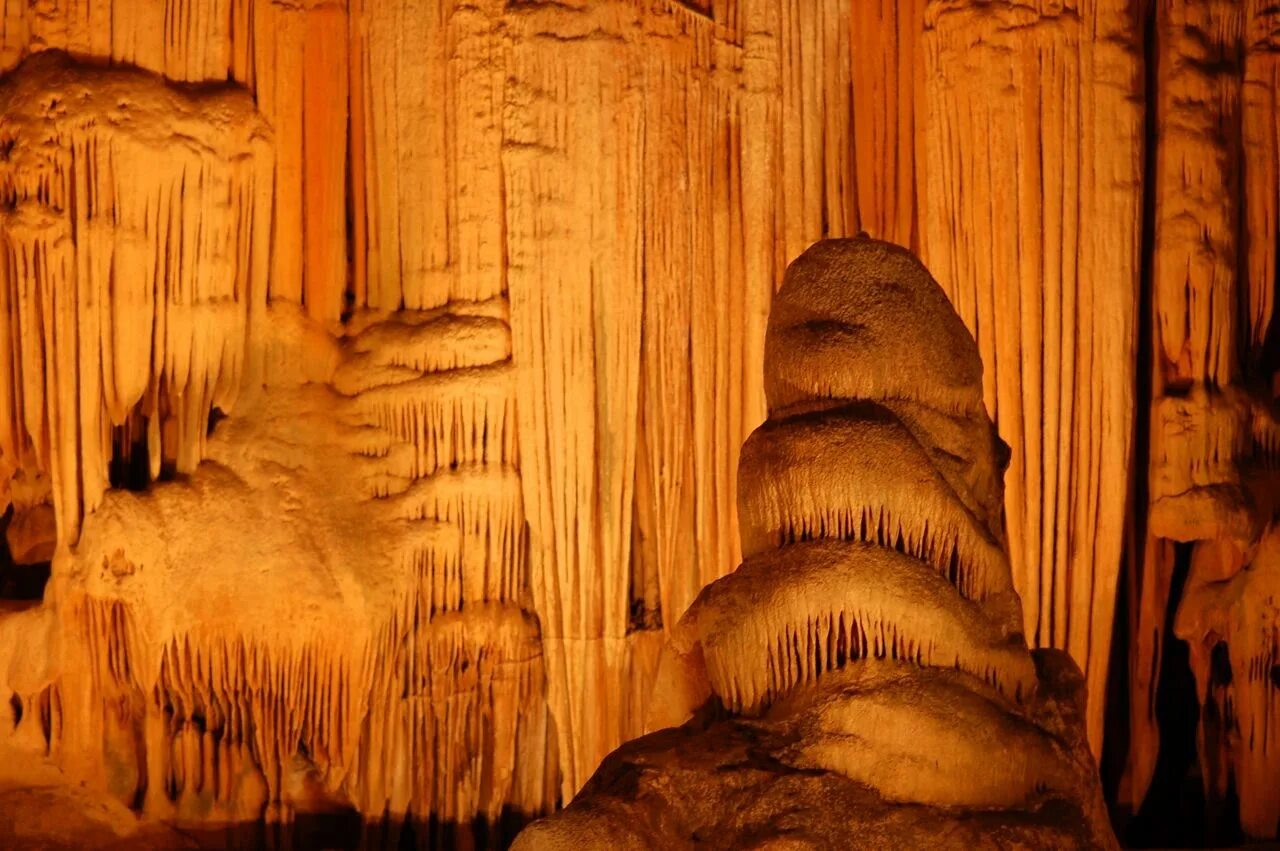 Пещеры Канго (Cango Caves).. Пещеры Канго, Южная Африка. Сталактиты и сталагмиты. Mother natures cave