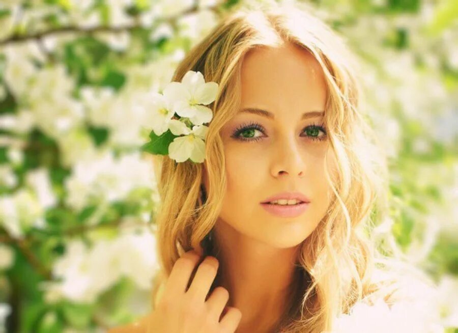 Один из самых обаятельных образов. Миранда керр ямочки. Образ натальи ростовой. Девушка лето. Женщина улыбается.