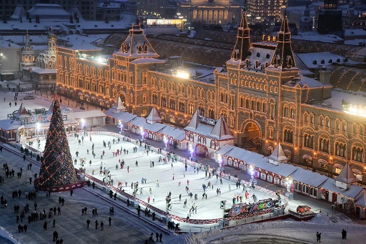Какие города стоит посетить зимой. Москва красная площадь гум-каток. москва зимой гум каток. каток в москве на красной площади. каток в москве гум каток.