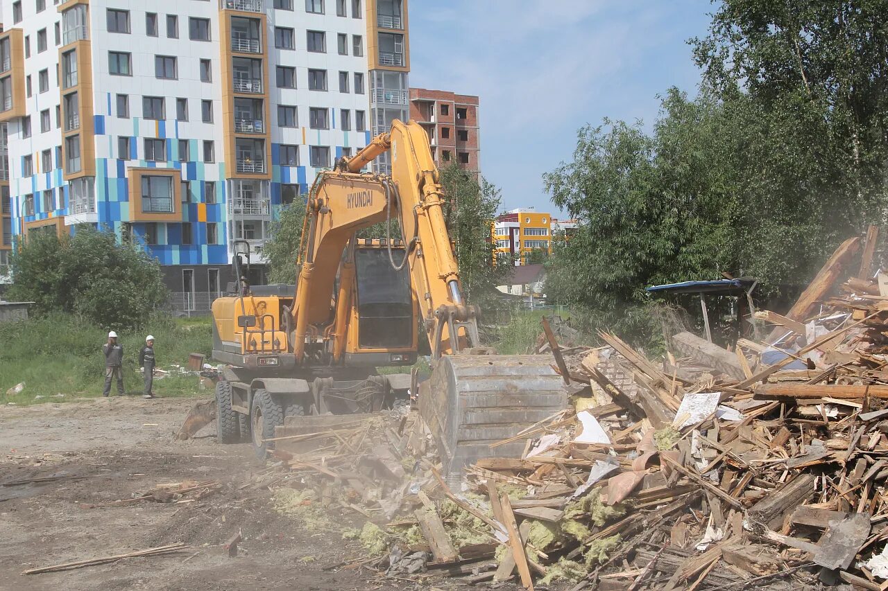 Аварийное жилье хмао. Снос жилья ханты мансийск. Ханты-мансийск снос деревяшек. Ханты-мансийск деревяшки. Снос жилья ханты мансийск.