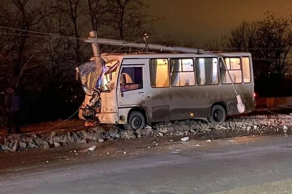 Маршрутка макеевка. Авария в днр сегодня микроавтобус. фото в автобусе вечером. дтп макеевка 15 октября.
