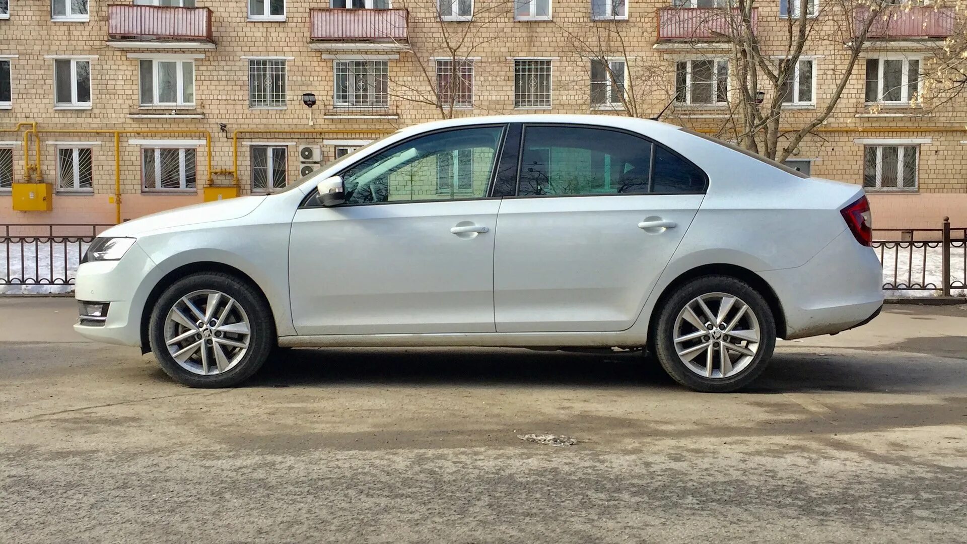 Шкода рапид какие диски. Диски 16 на рапид рапид. диски alaris 6j x 15 skoda rapid. диски шкода рапид 16. clubber r16 рапид.