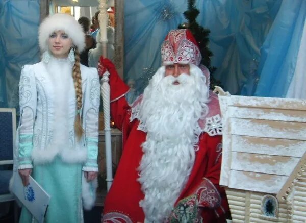 резиденция деда мороза в калуге. дед мороз из великого устюга. дед мороз и снегурка в великом устюге. дед мороз и снегурочка из великого устюга. дед мороз и снегурочка из великого устюга.
