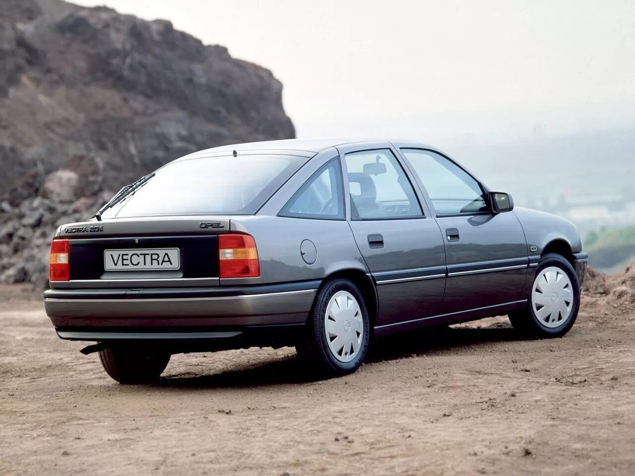 Опель вектра б 1.6 купить. Opel Vectra. Opel Vectra 1. Опель Вектра хэтчбек 1995. Opel Vectra a 1988 1995 седан.