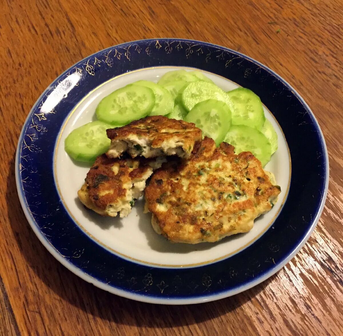 Печёночные оладьи из свиной. Оладьи из куриной печени пп. Оладьи из печени говяжьей. Печеночные оладьи с кабачком. Оладьи из печени в упаковке.