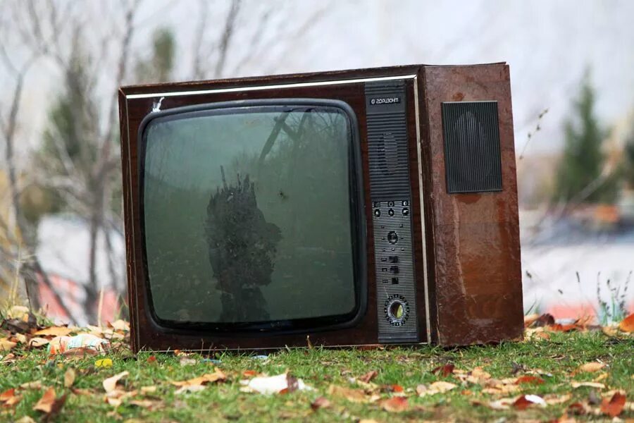 Советский телевизор купить. Старый телевизор. Старинный телевизор. Древний телевизор. Советский телевизор.