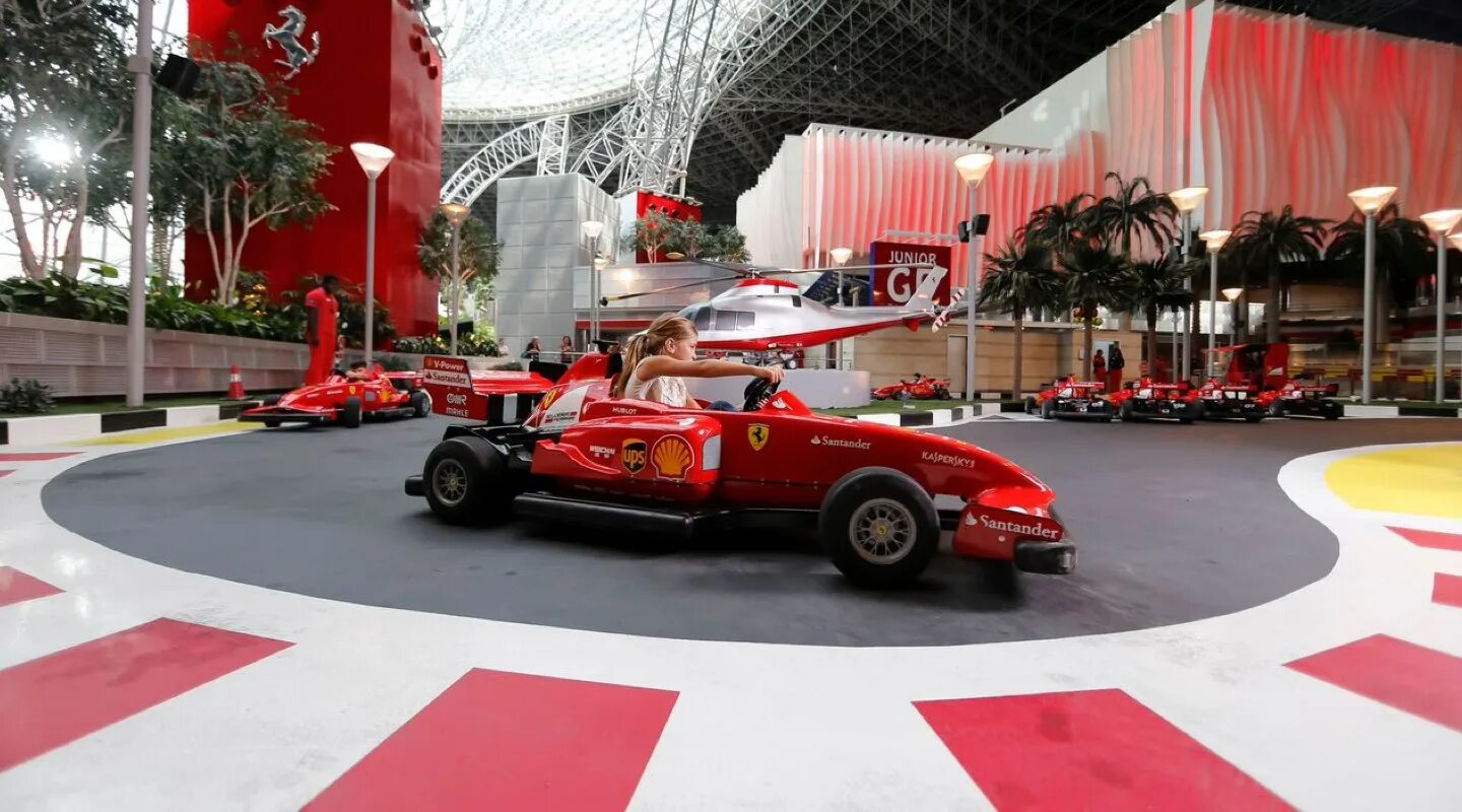 Парк феррари в дубае. Ferrari Park Абу Даби. Парк развлечений Ferrari World в Абу-Даби. Феррари парк Абу Даби аттракционы. Музей Феррари в Абу Даби.