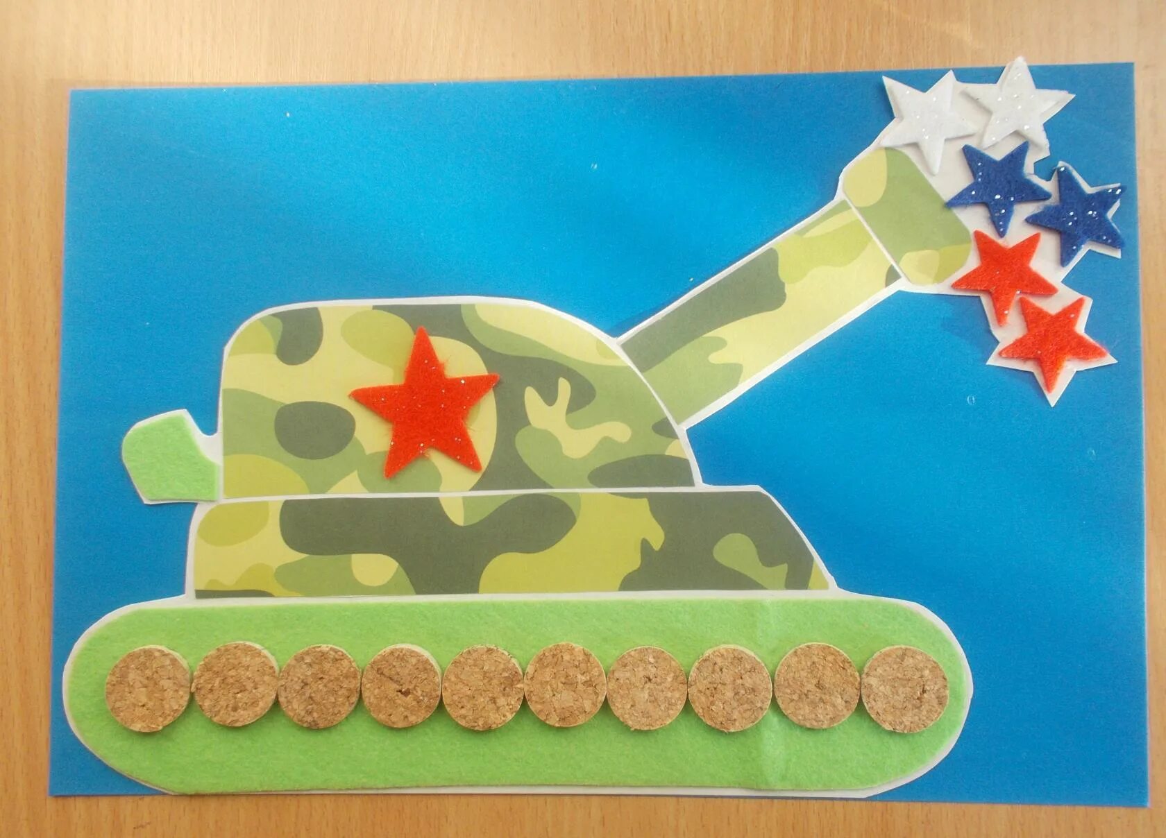 Поделки на 23 февраля. Поделки к 23 в детском саду. Поделки на 23 февраля в детском саду. Поделки детей к 23 февраля в детском саду в старшей группе. Поделки на 23 февраля своими руками.