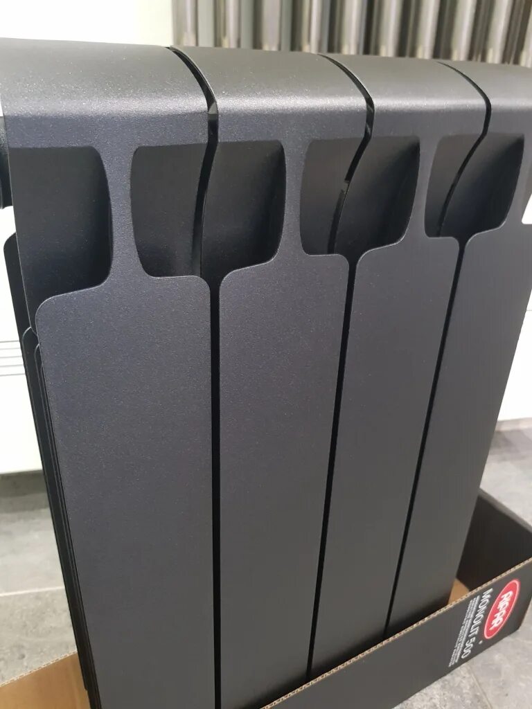 Kermi радиаторы трубчатые черные. Антрацит цвет радиатора. Антрацит цвет радиатора. Rifar supremo 500 4 секции. Anthracite grey радиатор отопления.