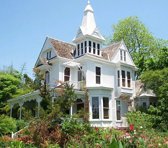 Дома квин. Сад в викторианском стиле. стиль королевы анны. дом в квин. this is very beautiful house.