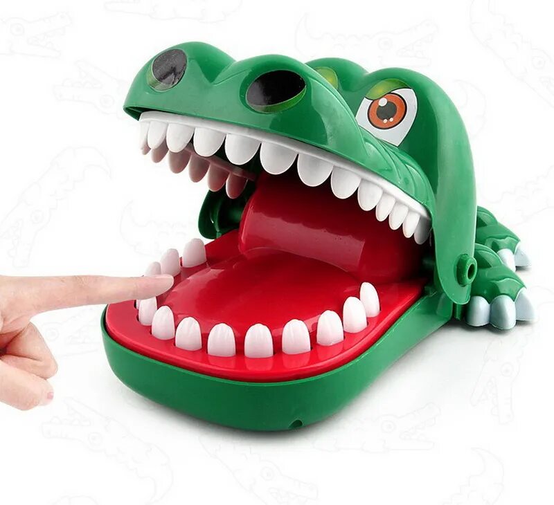 Зеленая игрушка крокодил с зубами. Крокодил дантист с лезвиями. Игрушка крокодил нажимать на зубы. Кроко дантист с ножами.