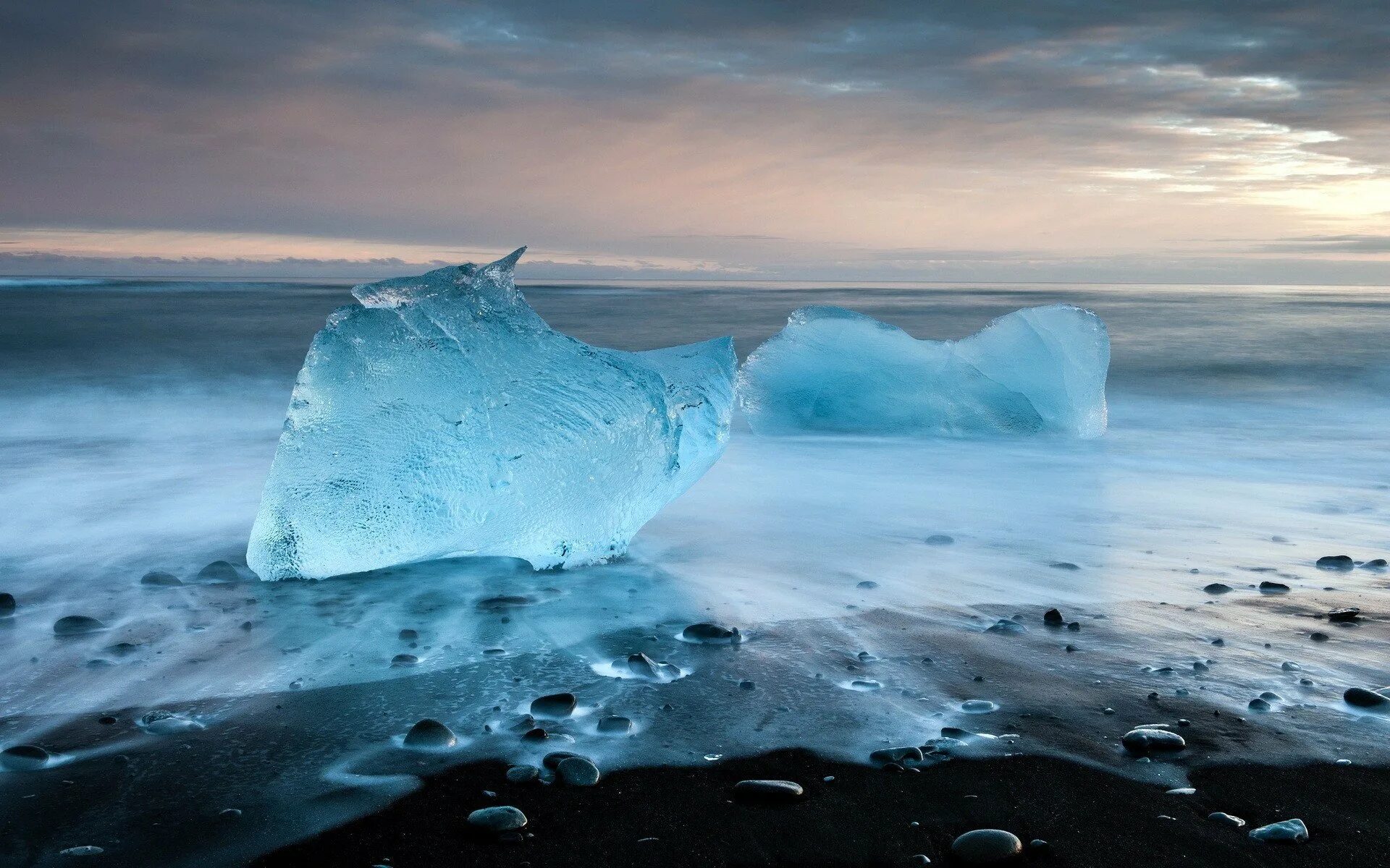 Лед 3 океан. Ледовитый океан Айсберг. Баренцево море айсберги. Ледяное море. Морской лёд.
