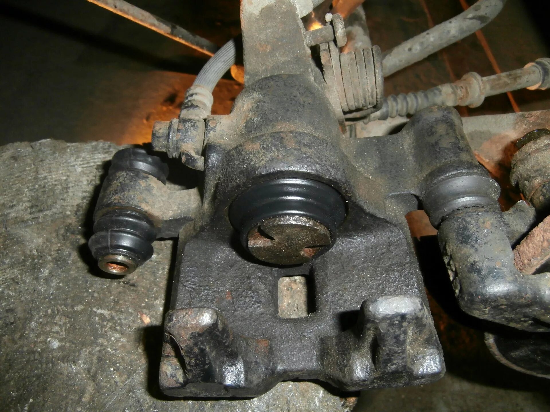 Ремонт задних суппортов M626GE - Mazda 626 IV (GE), 2 л, 1993 года плановое ТО D