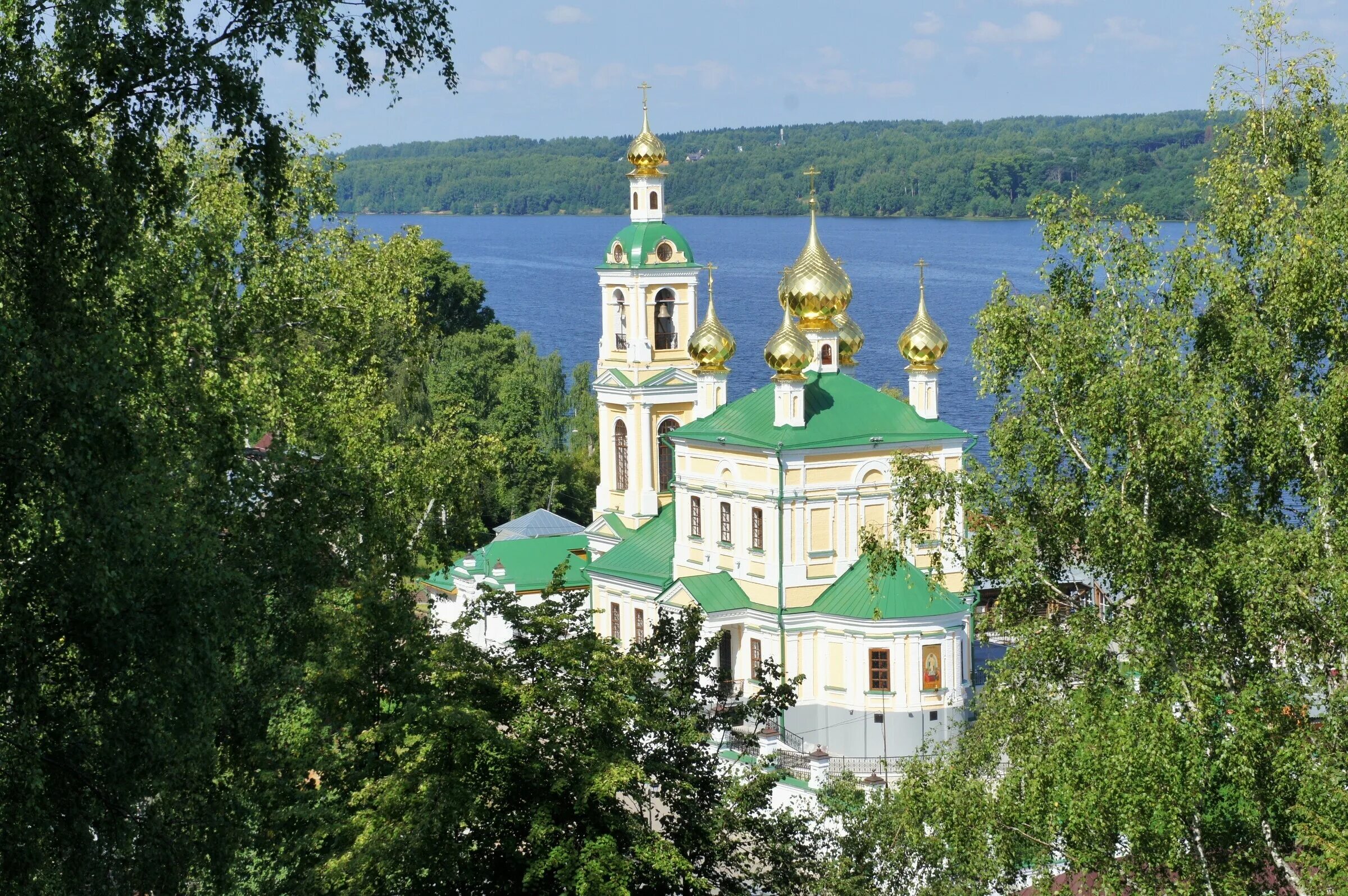 Церковь Воскресения Христова Плес. Город Плес Ивановской области. Плёс город достопримечательности. Церковь Михаила Архангела Плес.