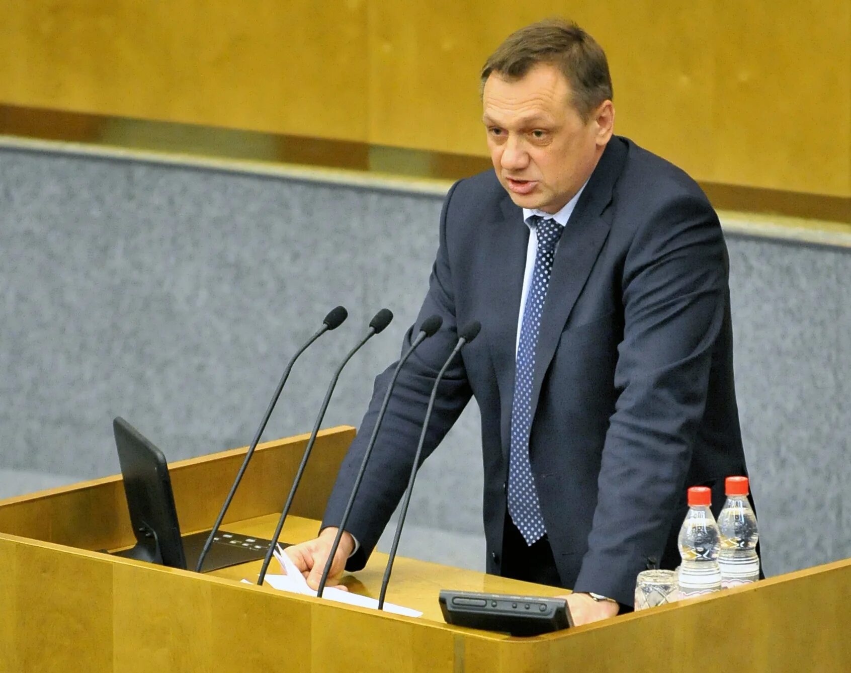 помощник чья