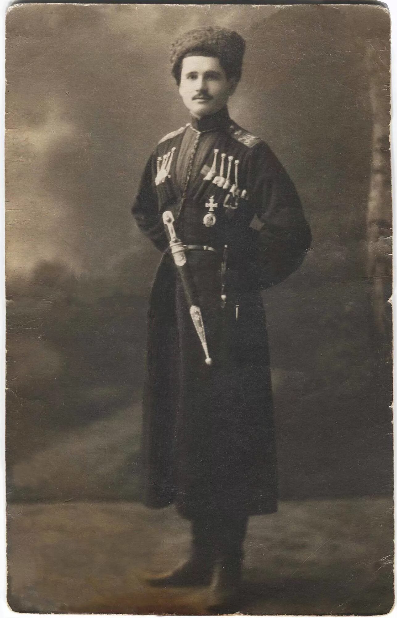 художник лях андрей петрович донские казаки. донской казак на коне с шашкой. всевеликое войско донское казарла. казачий подъесаул. папаха терских казаков 1915.