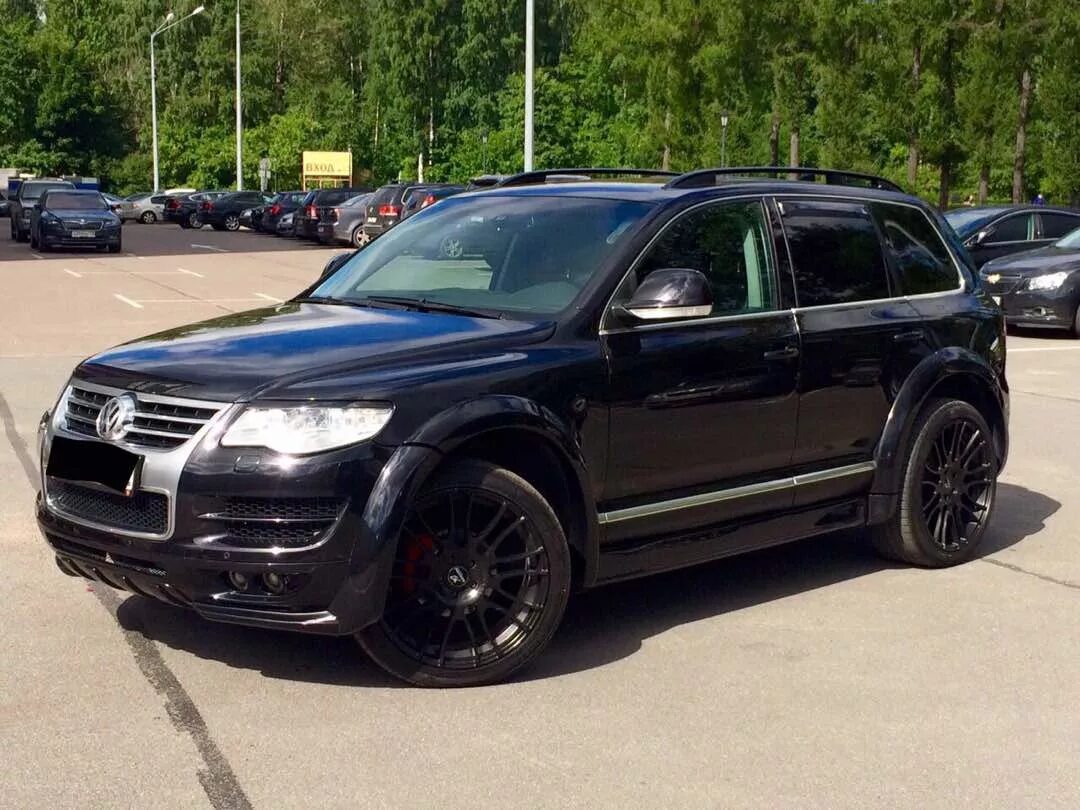 Купить туарег 1 поколения. Volkswagen Touareg 2008 Black. Фольксваген Туарег 2008 черный. Туарег 1 Рестайлинг. VW Touareg 1 Рестайлинг.