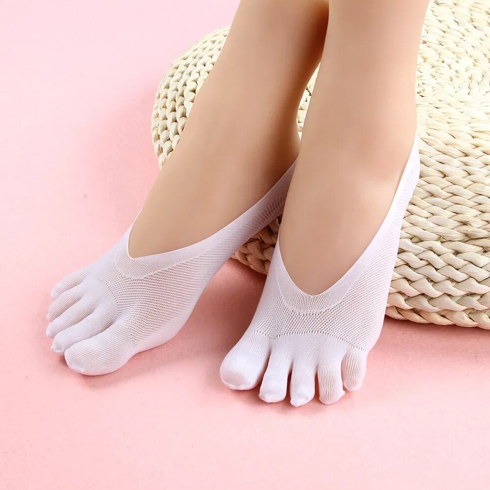 Потные женские носочки. Beautiful Toes in Socks. Beautiful Toes in White Socks.