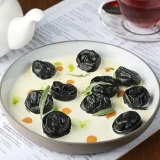 Черные пельмени