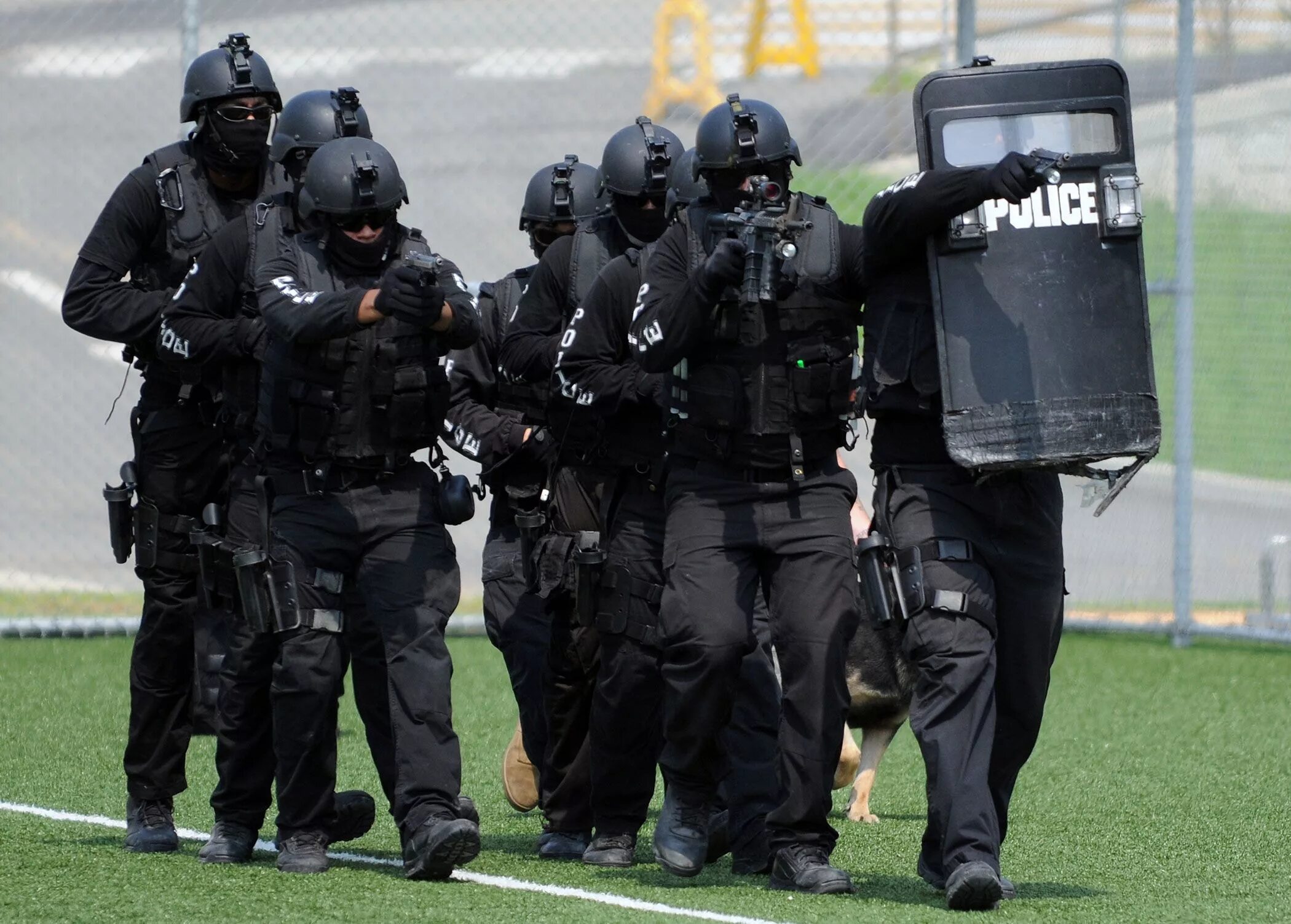 Swat kuwait. Спецназ полиции США SWAT. Сват ФБР США. Military спецназ SWAT. Набор Police Force SWAT.