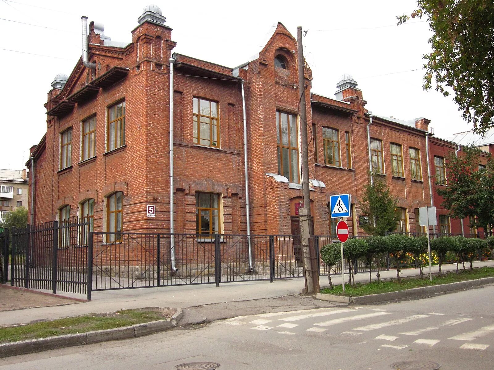 Школа 3 новосибирск. Школа богаткова новосибирск. Новосибирской средней школе №3 имени богаткова (1910). Школа 3 бориса богаткова. Школа 3 новосибирск.