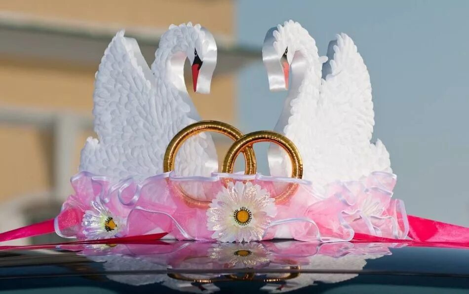 Фигурки лебедей на свадьбу. Свадебный декор лебеди. Свадебные лебеди. Торт «лебеди». Подарок для молодоженов.