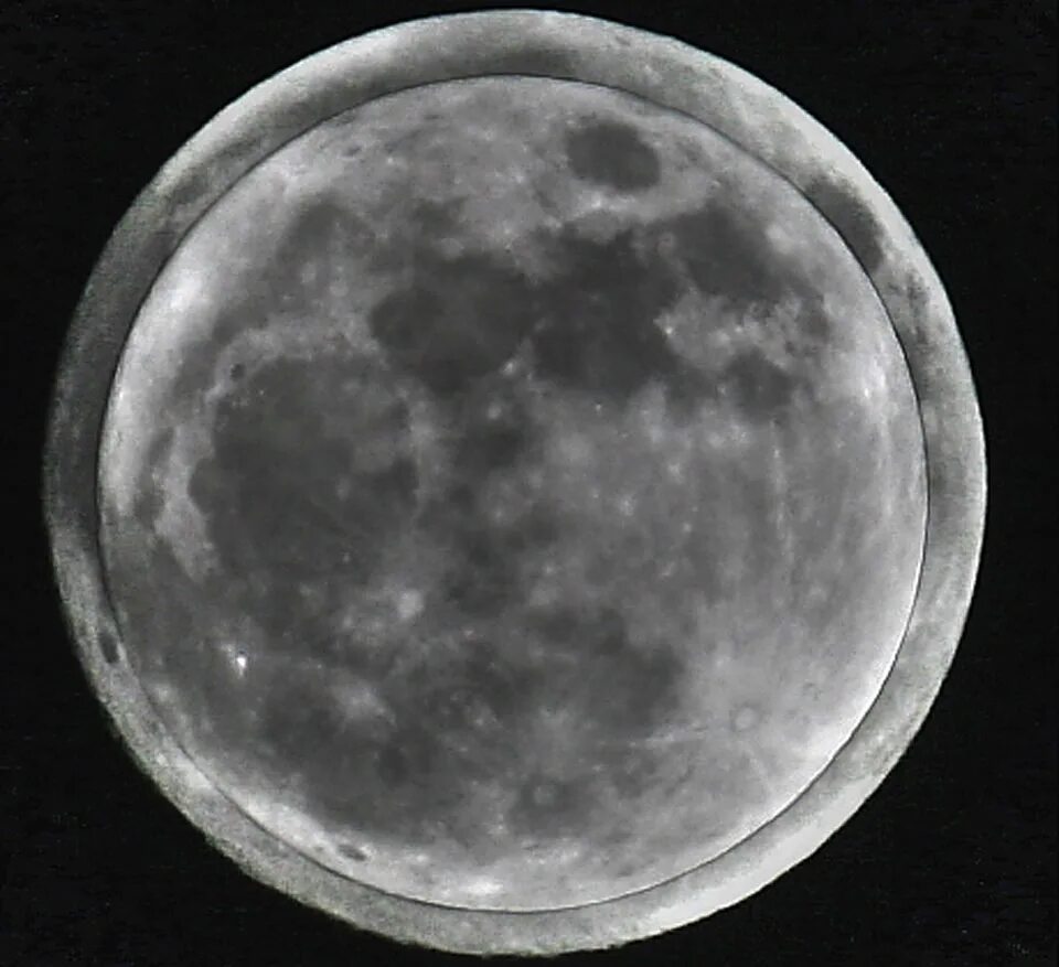 Перигей Луны 2023. Кусочек Луны. Луна крупно. Кусок Луны в музее. Сжатие луны