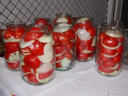Сладкие помидоры с луком и маслом на зиму