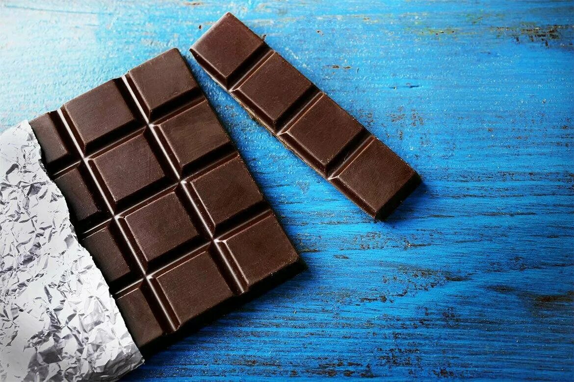 Три плитки шоколада. Шоколад plitka. Плитка шоколад Dark темный. Плиточный Горький шоколад. Плитка шоколада.