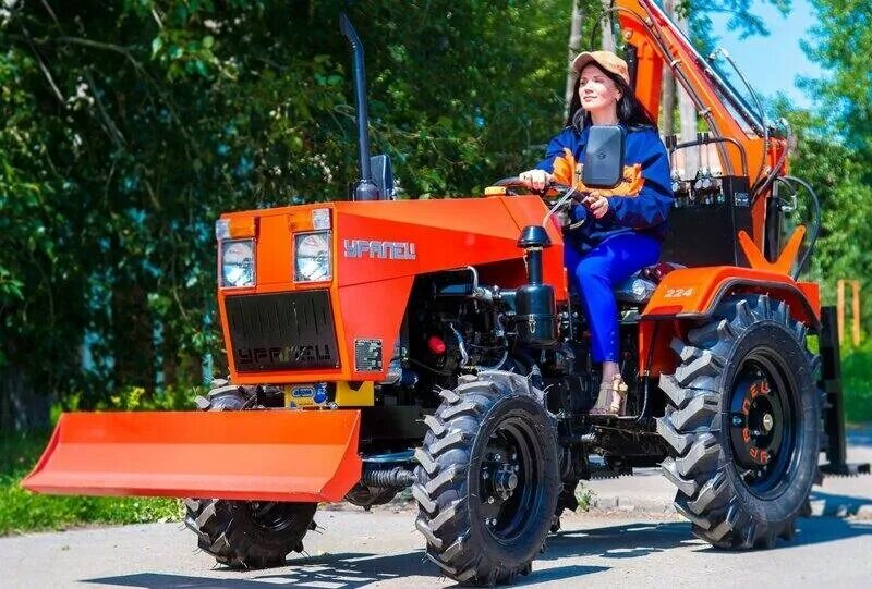 Трактор уралец 4х4. Минитрактор уралец 224 4х4. Трактор мини уралец 4х4. Новый трактор уралец. Новый трактор уралец.