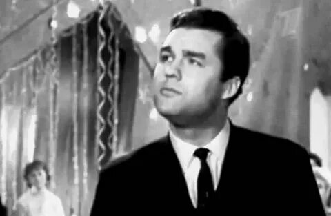 Лев барашков усы