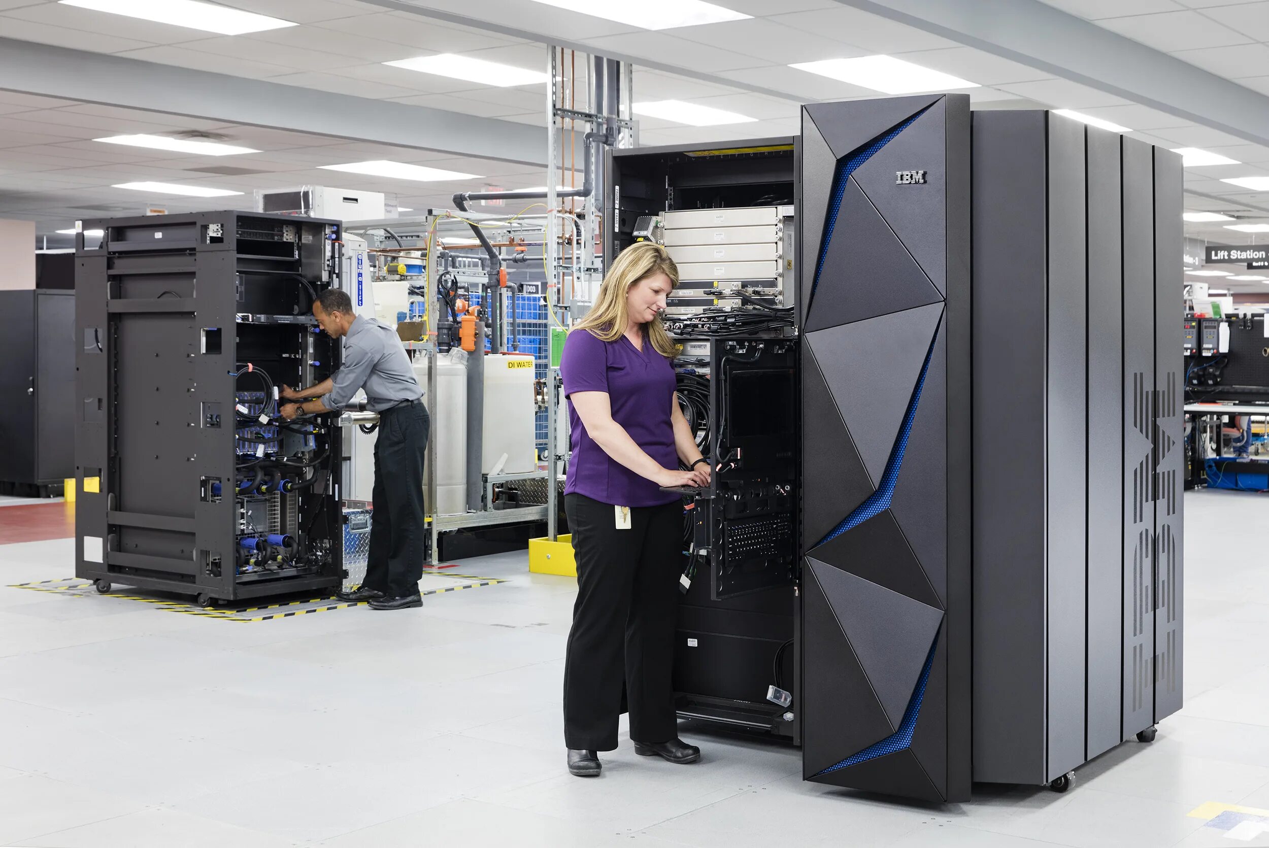 Main frame. Мэйнфрейм ibm z13. ssg мэйнфрейм. мэйнфрейм ibm system z. ssg mainframe 001.