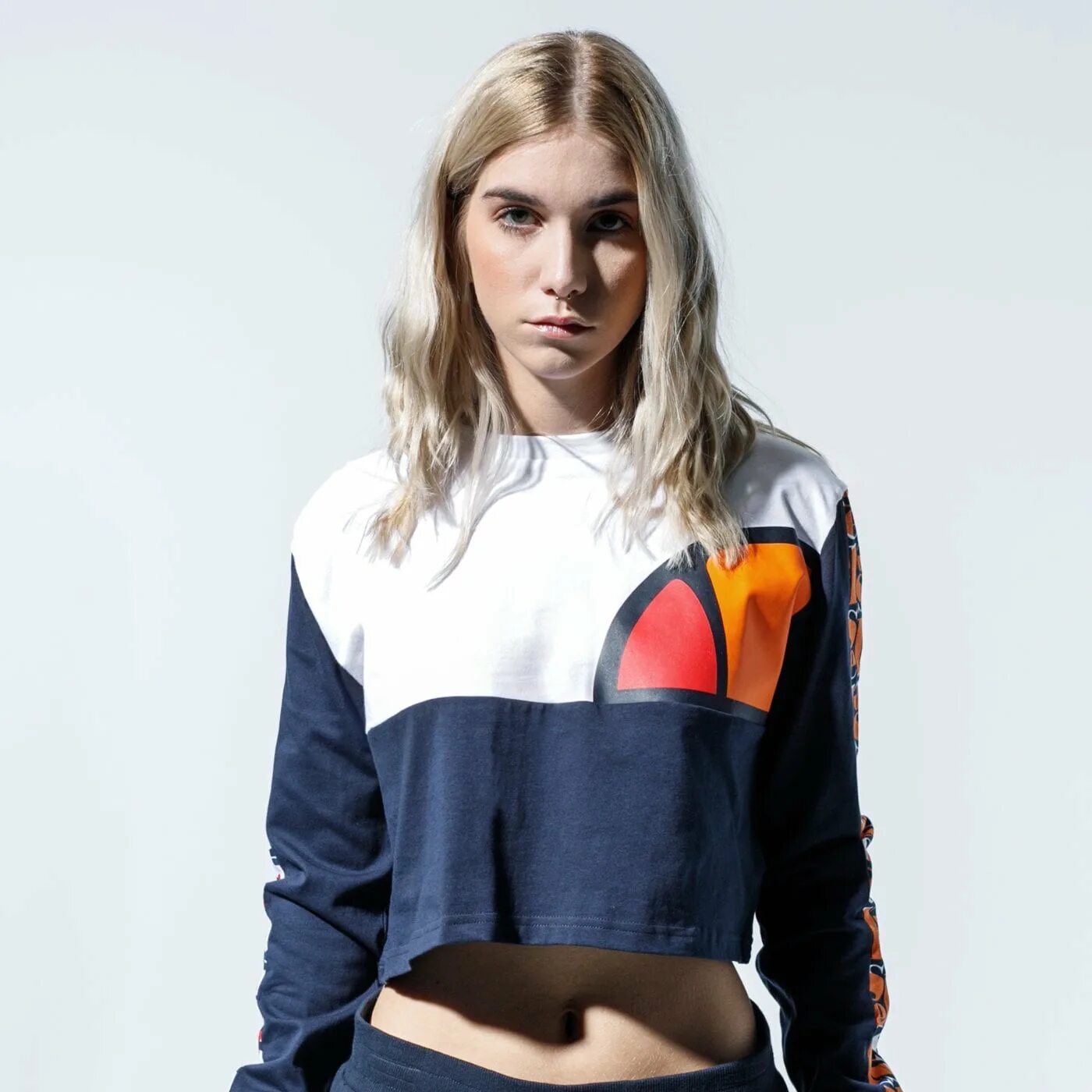 Худи женского рода. Худи samurai cyberpunk. Свитшот женский ellesse flame. Худи женского рода. Худи спереди и сзади.