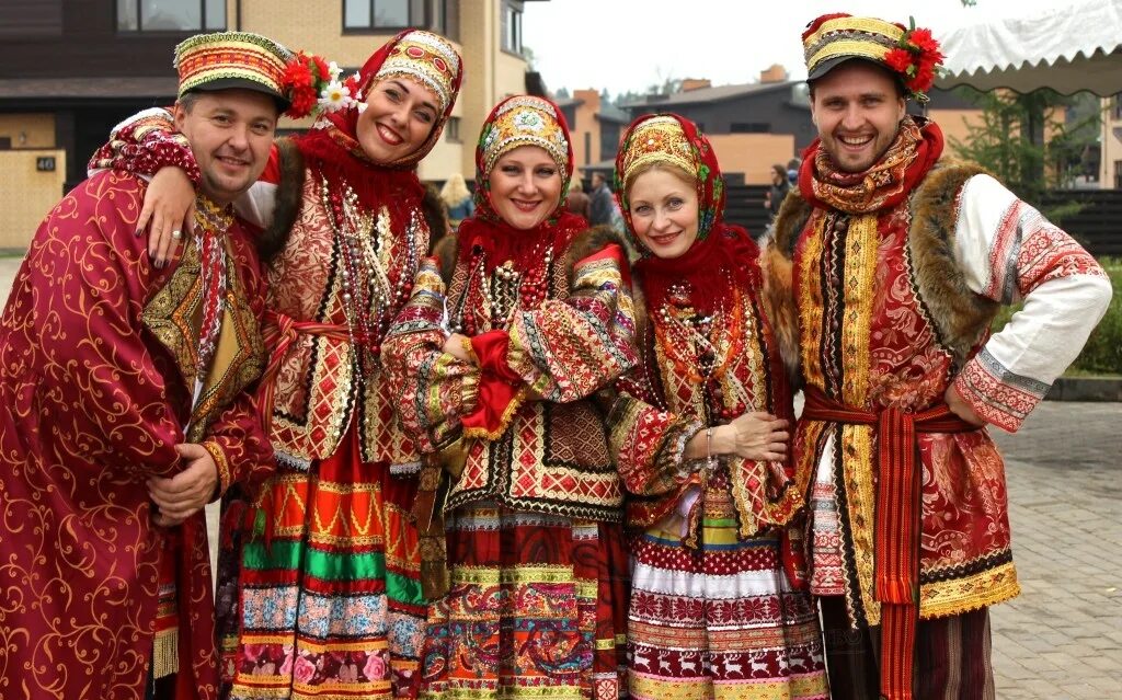 Человек в национальной одежде. Люди в национальных костюмах. Традиционный русский наряд. Русский народ. Русский народный костюм.